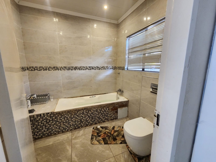 3 Bedroom Property for Sale in Tlhabane North West